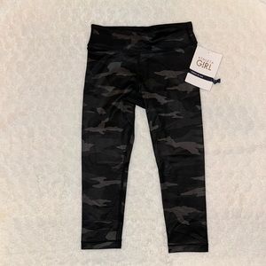 Athleta Black Camo Printed Chit Char Capri S/7